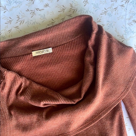 Pink Off-Shoulder Ribbed Top - Picture 3 of 6